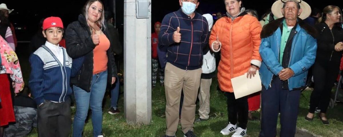 Alumbran ejido de San Lorenzo Cuauhtenco en Zinacantepec