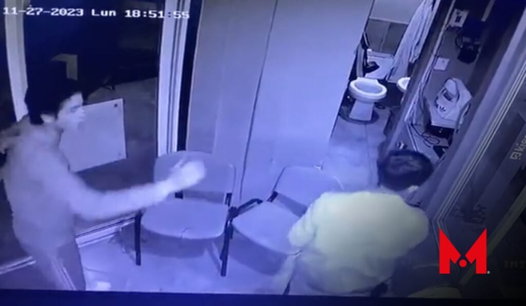 Captan a estudiante de la Anáhuac agrediendo a Guardia de Seguridad