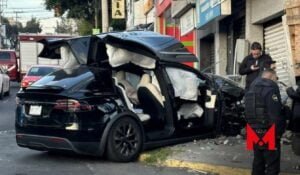 Mujer choca su Tesla de 2mdp en la CDMX