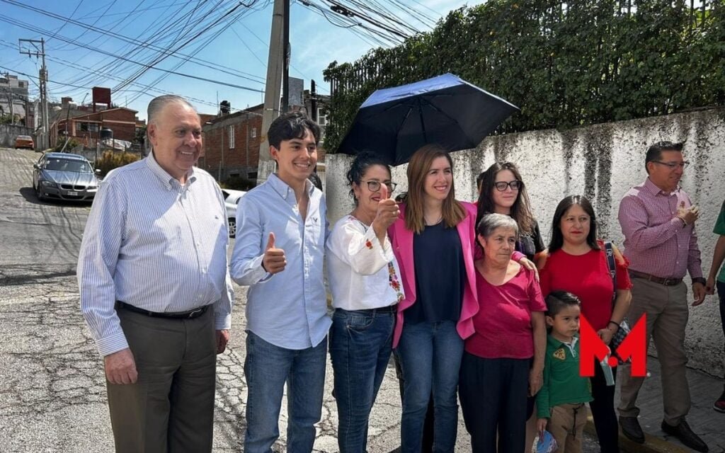 Melissa Vargas ejerce su voto en Toluca