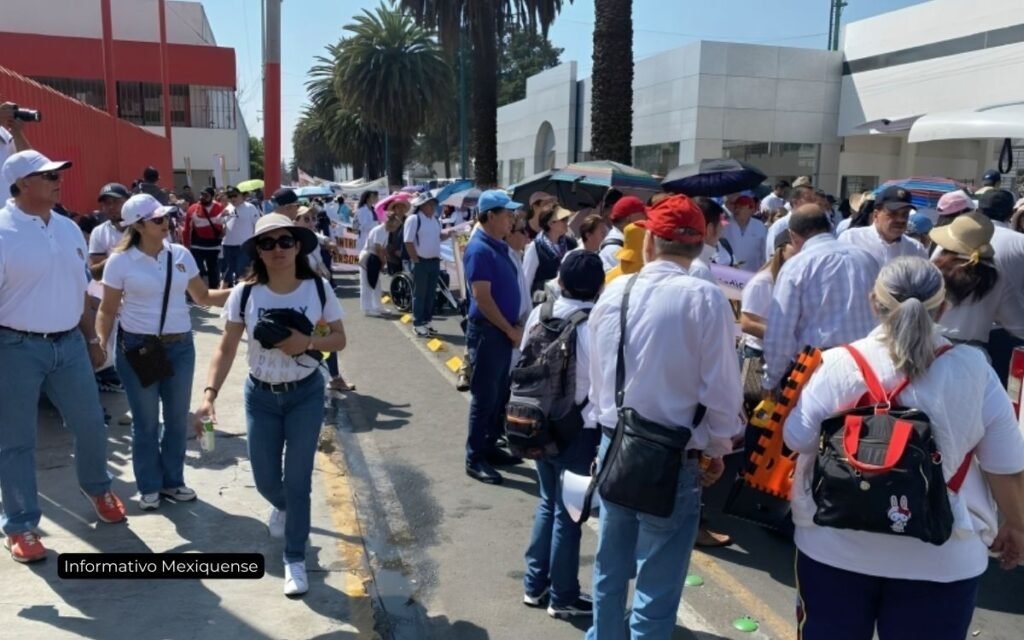 En Toluca, trabajadores de salud marchan por abastecimiento de insumos