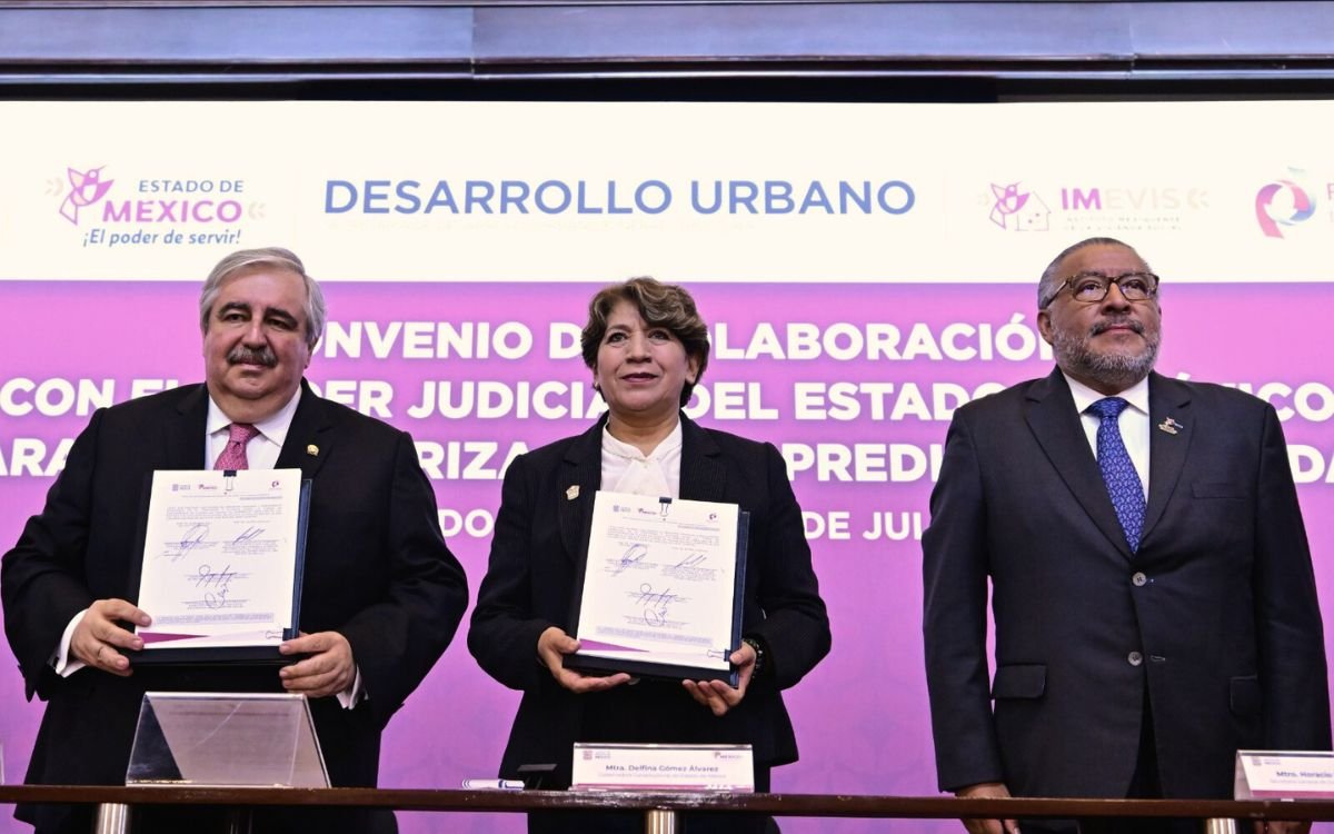 Delfina Gómez firma convenio para regularizar predios en el Edomex