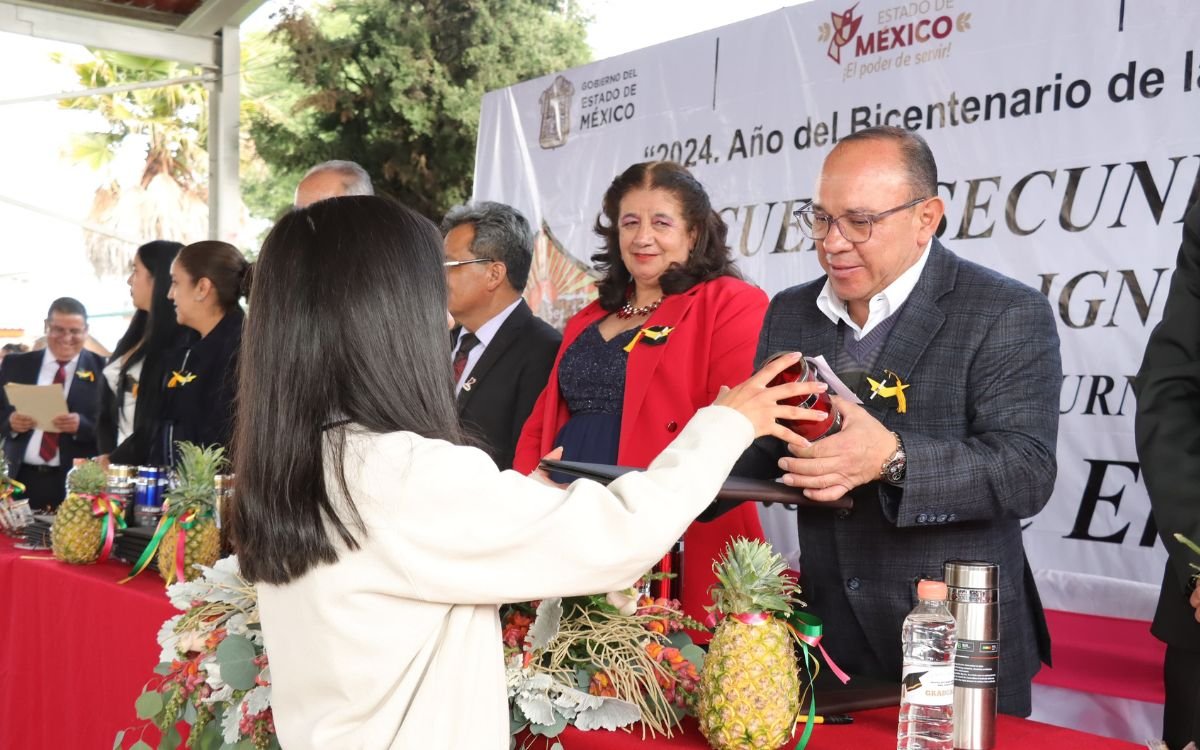 Manuel Vilchis destaca la importancia de la educación en Zinacantepec