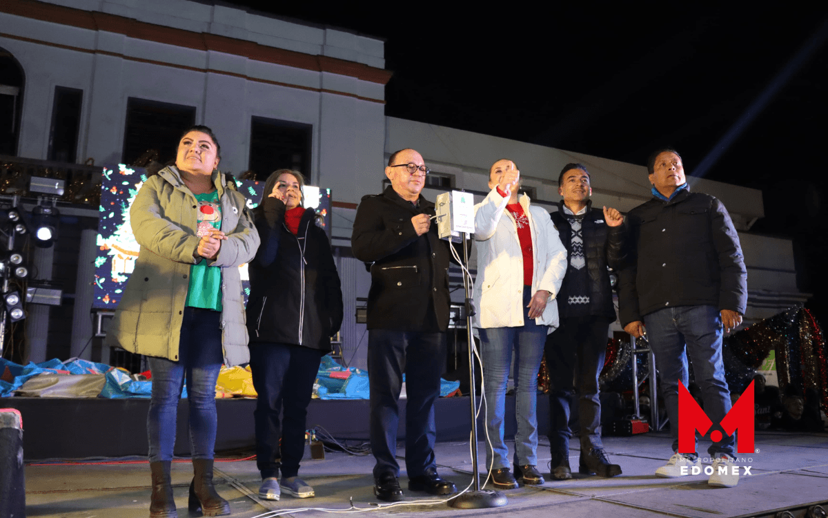Encendido del árbol navideño en Zinacantepec: una noche de alegría