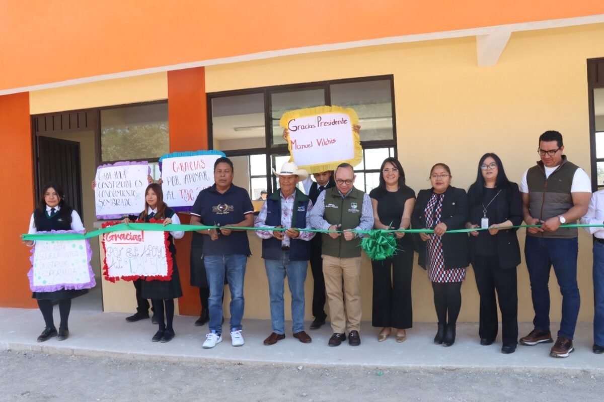 Manuel Vilchis entrega aulas nuevas en Tejalpa, Zinacantepec